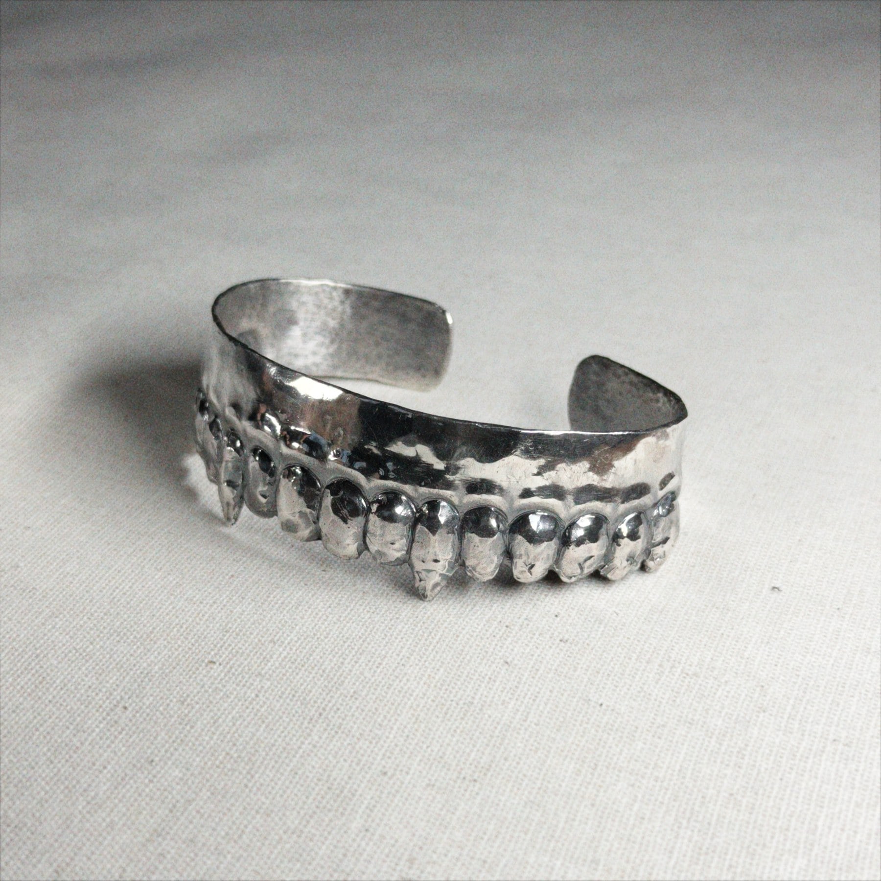 Jaw Bracelet — detail