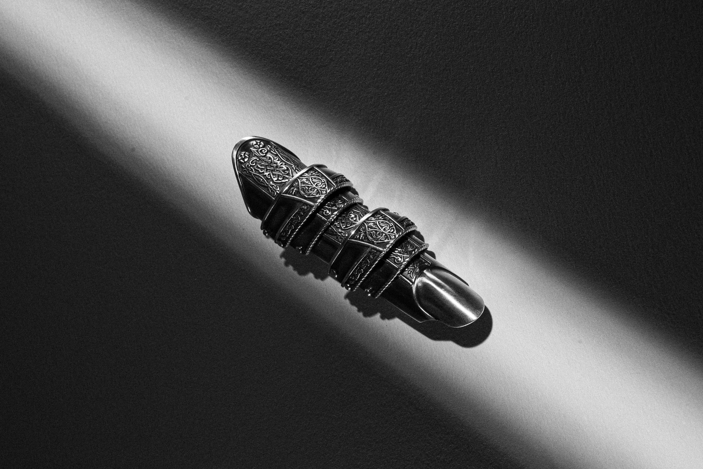 Milano armor finger in a beam of light